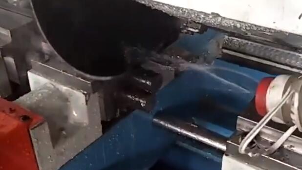 全自動切管機切割兩根實心圓鋼現場視頻